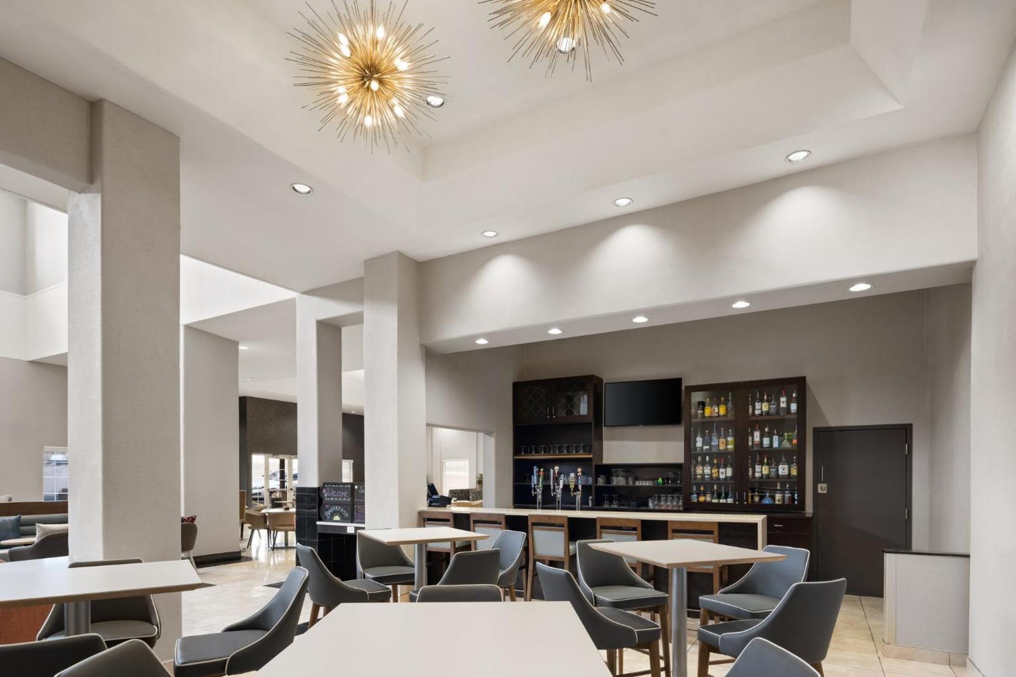 Holiday Inn & Suites Albuquerque Airport By Ihg Exterior photo